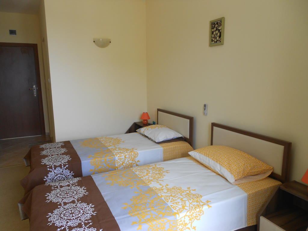 Family Hotel Amore Byala  Phòng bức ảnh